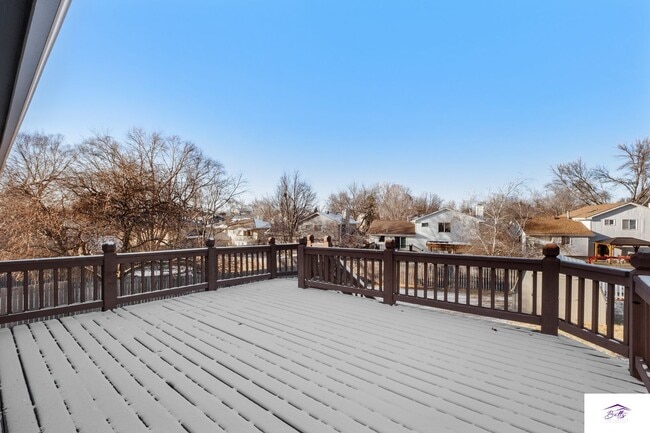 Building Photo - AVAILABLE NOW!