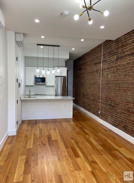 Building Photo - VANDERBILT AVENUE / Renovated 1-Bedroom in...