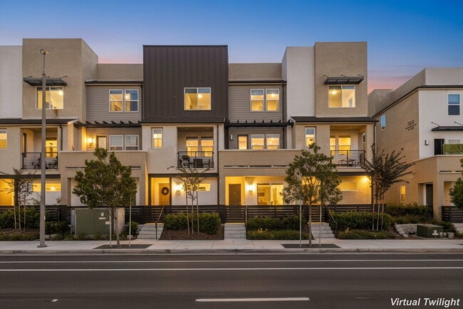 Building Photo - Welcome to your modern La Mesa townhome with solar!