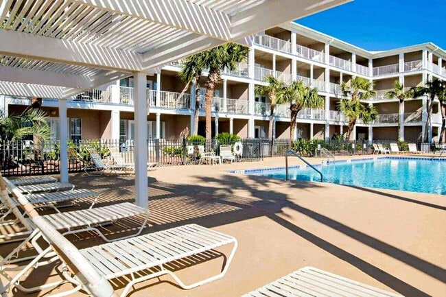 Building Photo - 572 E Beach Blvd