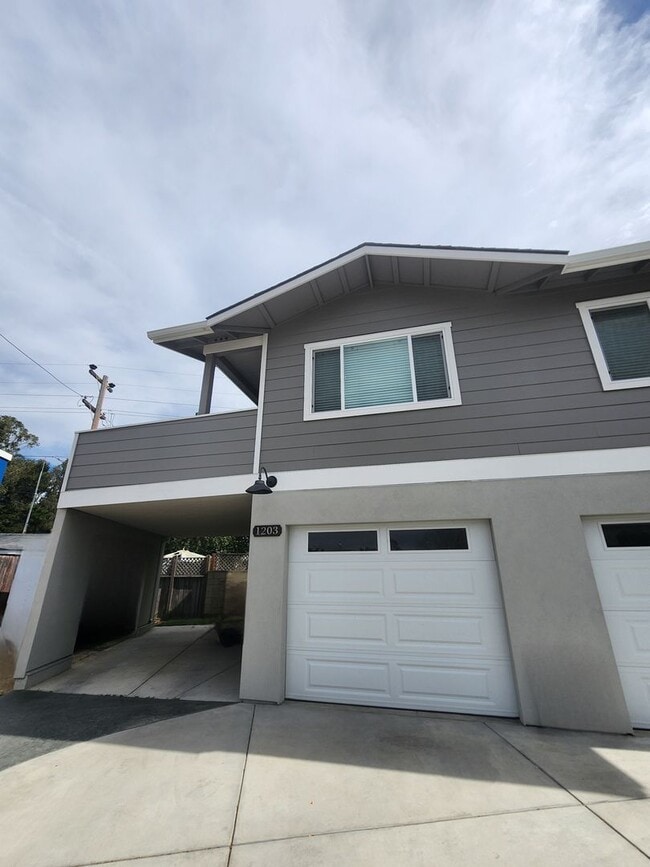 Building Photo - Beautiful Updated Unfurnished Apartment- All Utilities Included!