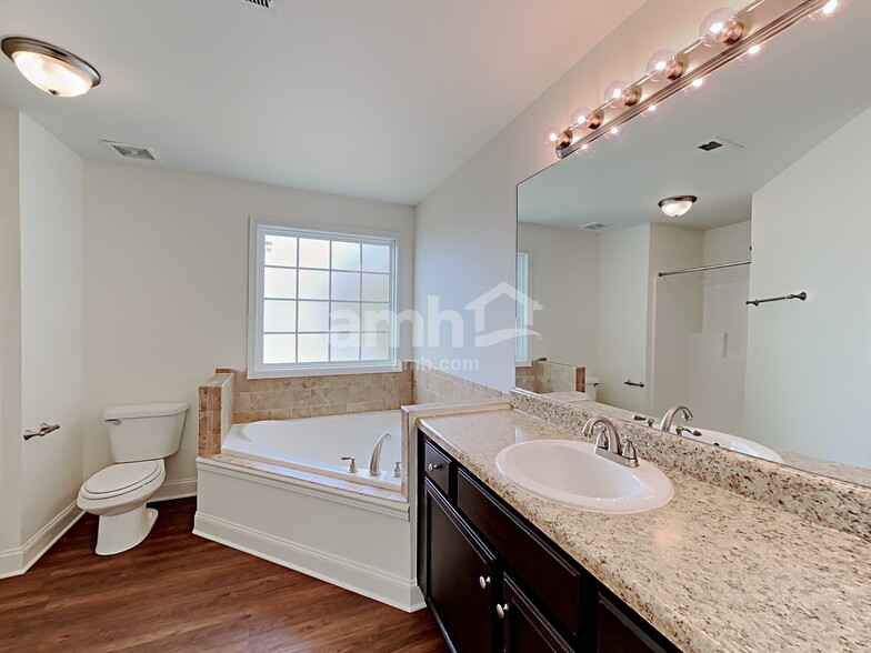 Building Photo - 1706 Antebellum Dr