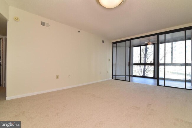 Building Photo - 1001 N Randolph St
