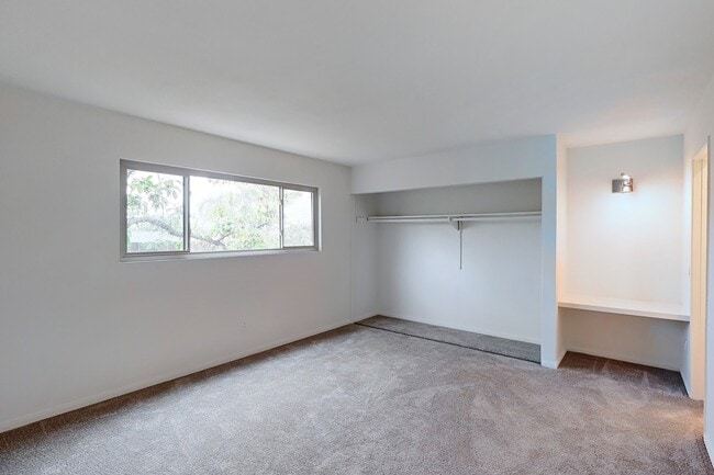 Building Photo - San Carlos West 2story with Canyon Views 5...