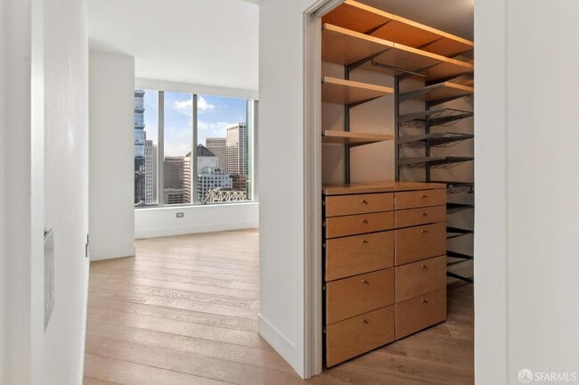 Building Photo - 201 Folsom St