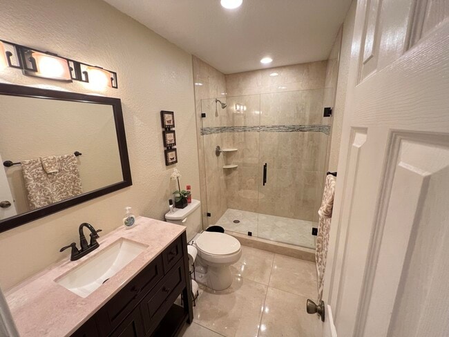 Building Photo - 512 High Point Dr