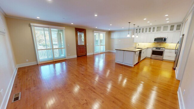 Building Photo - 244-248 B Ave