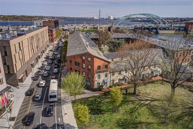 Building Photo - 555 S Water St