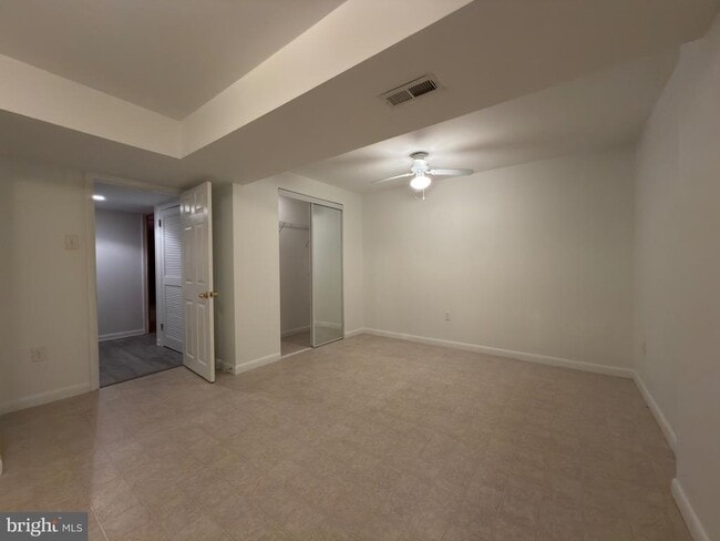 Building Photo - 905 W Poplar Rd