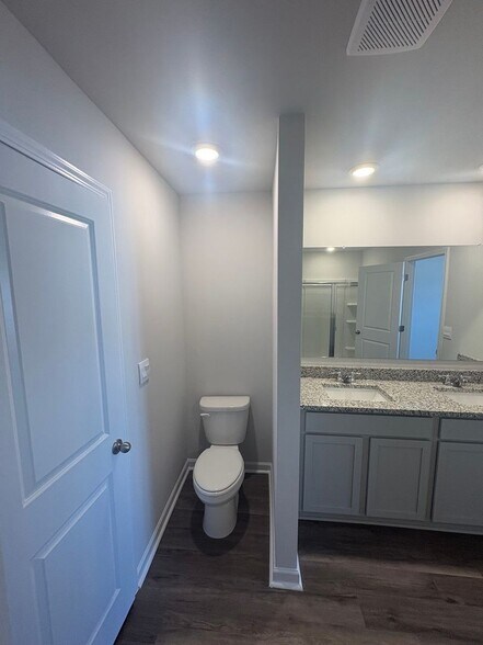 Building Photo - 3462 Firestone Dr