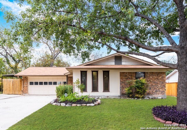 Building Photo - 1015 Cerro Alto Dr