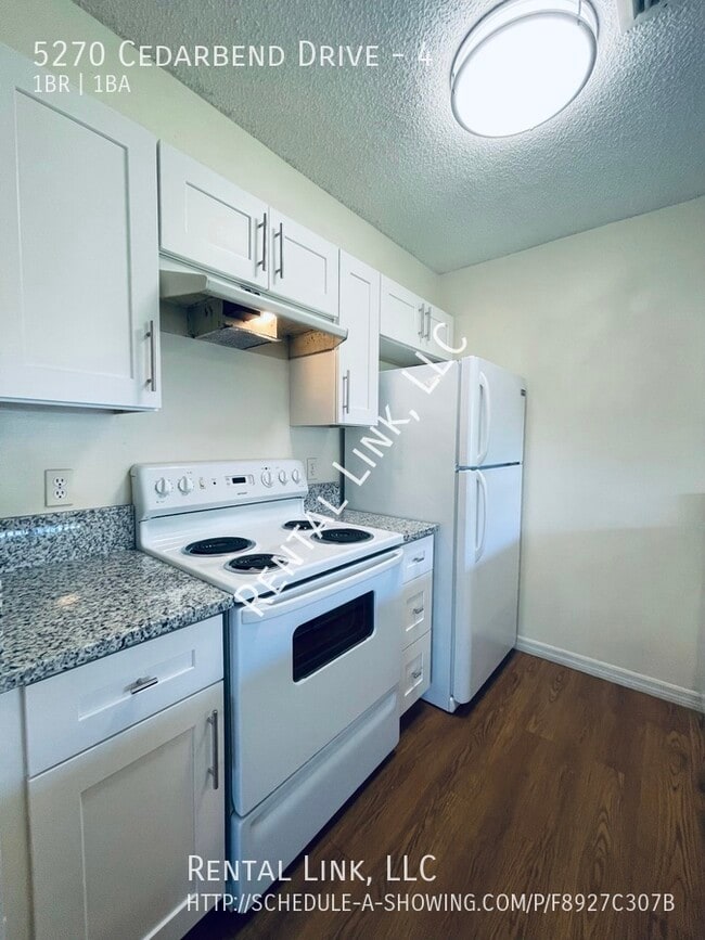 Building Photo - 5270 Cedarbend Dr