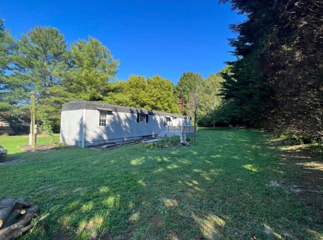 Building Photo - 2 bedroom 2 bath mobile home for rent on half acre!