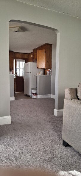 Building Photo - 5505 Hilltop Rd