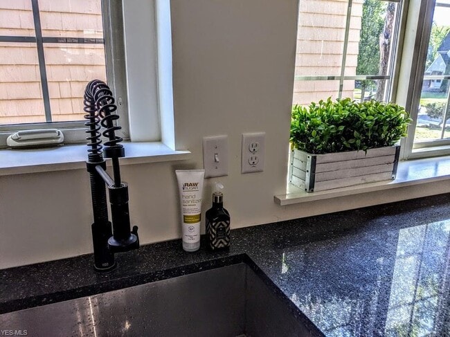 Building Photo - 3553 Ingleside Rd