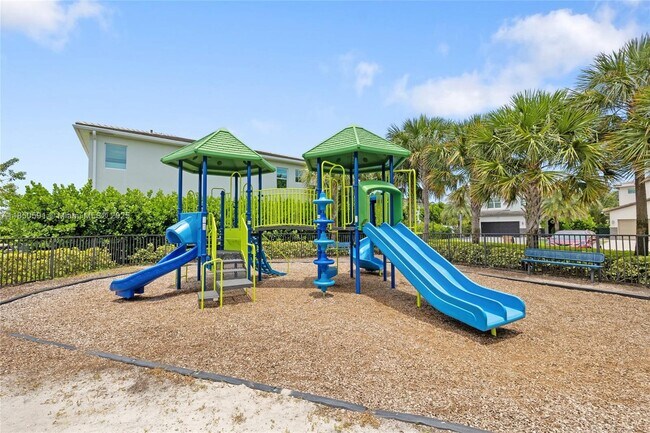Building Photo - 4048 Veleiros Ave