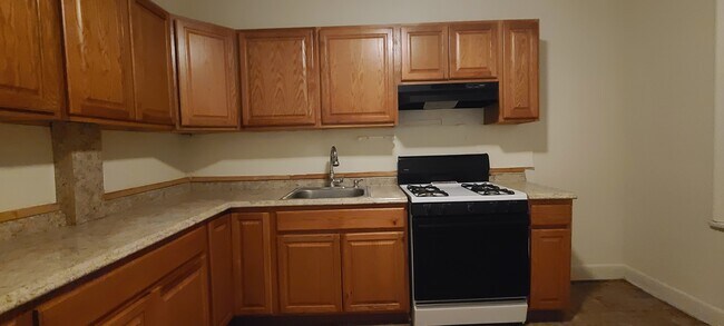 Building Photo - 29 ROOSEVELT Ave