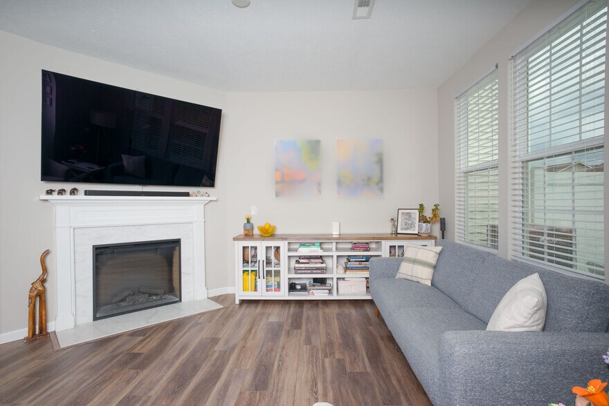 Building Photo - 810 Dipper Ln