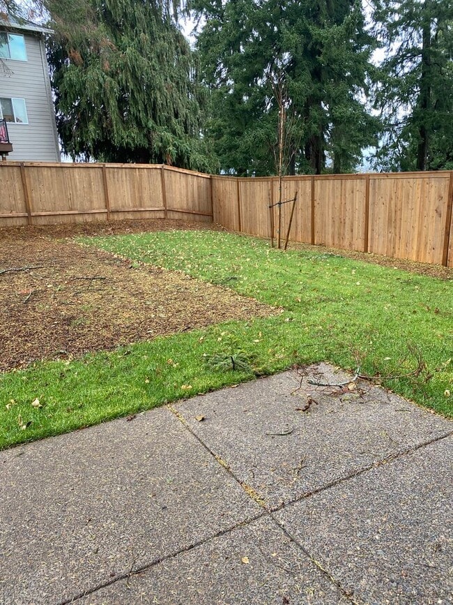 Building Photo - AVAILABLE NOW!!! 4BD/3BA - Pet friendly + Fenced Yard & Washer/Dryer Included - Great South Locat...