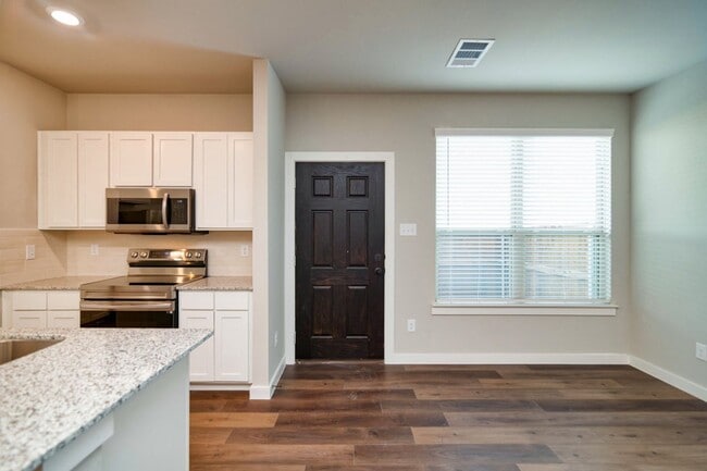 Building Photo - GORGEOUS 2 BEDROOM FOUR PLEX LOCATED IN MI...