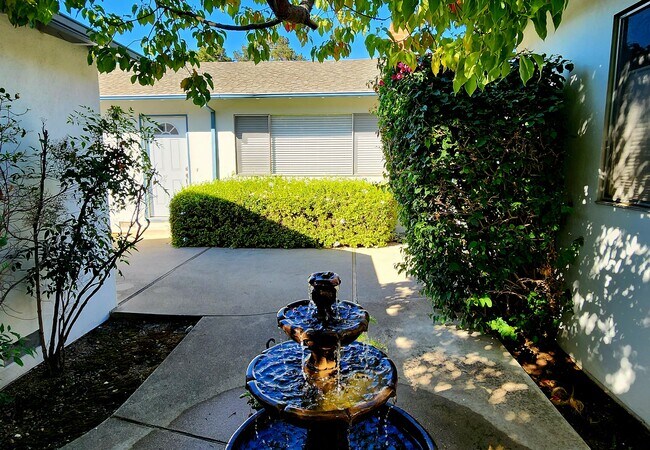 Primary Photo - 1703 Marshall Ct