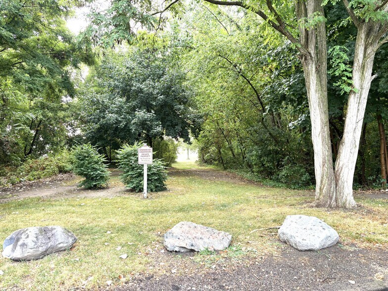 Building Photo - 44850 Bayview Dr