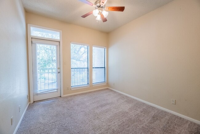 Building Photo - Robbins Place #208