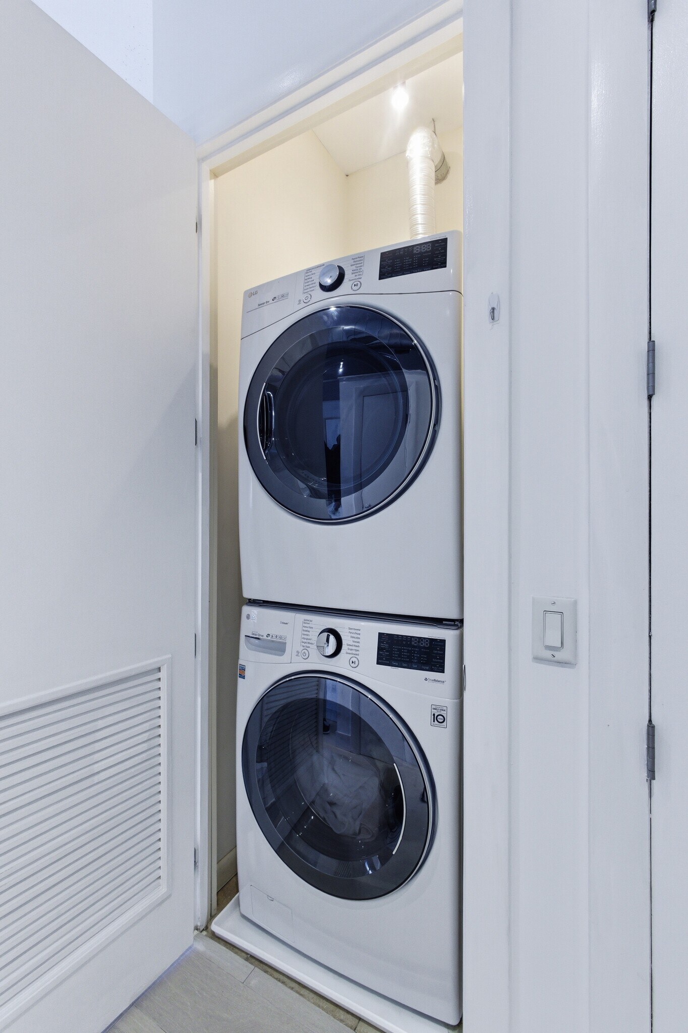 Building Photo - 811 4th St NW