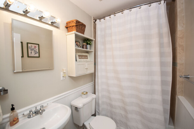 2nd bathroom - 480 Stovall St Se