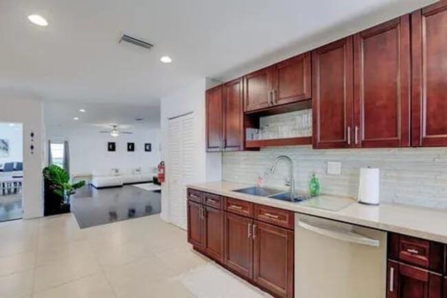 Building Photo - 3170 NW 68th Ct