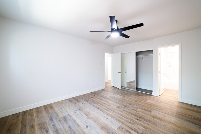 Building Photo - Shiny and NEW! Newly Reno'd 940 Sqft 2 Bed...