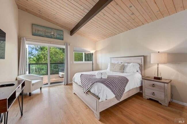 Building Photo - Beautiful home on the hills in Mill Valley