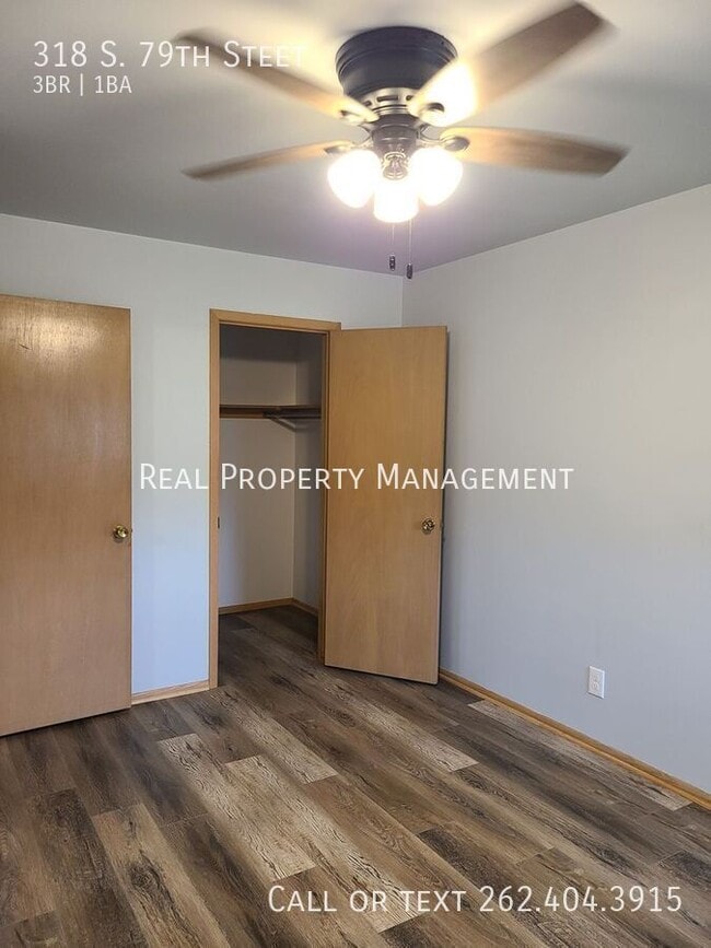 Building Photo - 318 S 79th St