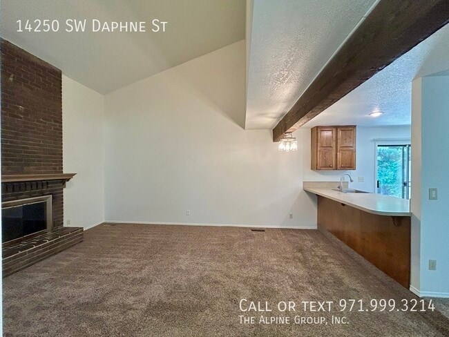 Building Photo - 14250 SW Daphne St