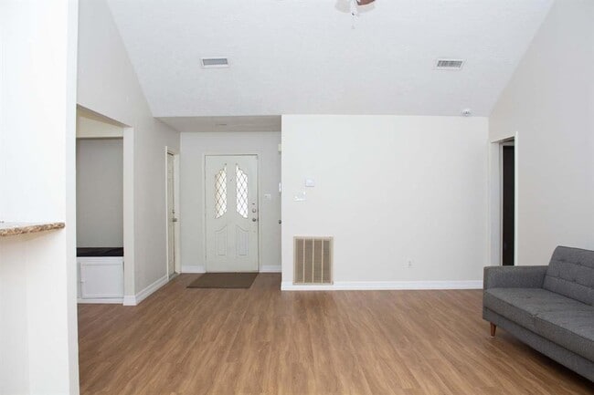 Building Photo - 9526 Dundalk St