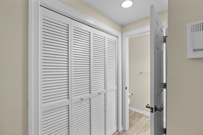 Building Photo - Spacious Condo in Norfolk