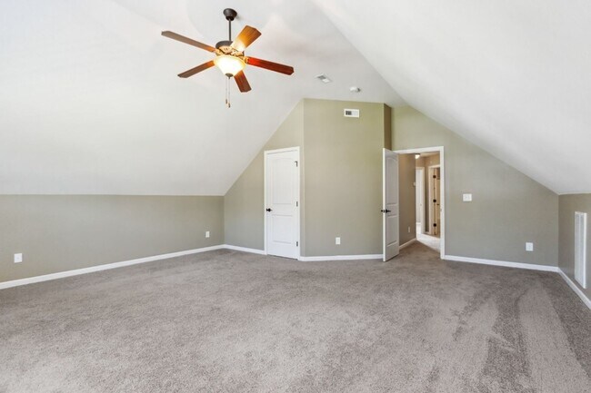 Building Photo - 1275 Golden Eagle Way