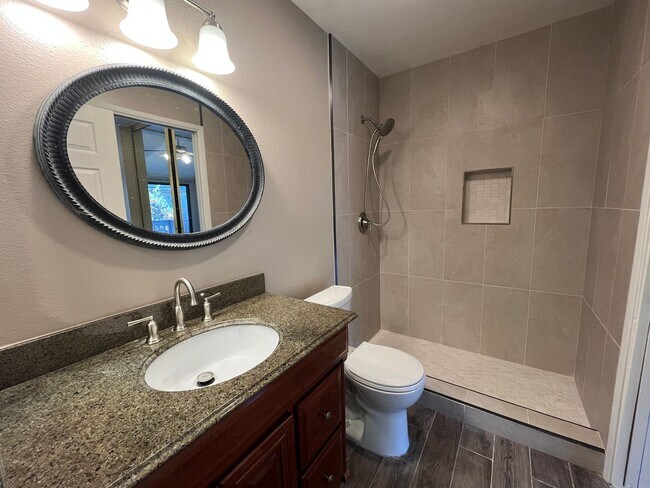 Building Photo - 2 bedroom, 1.5 bath townhouse in the heart of Irvine!