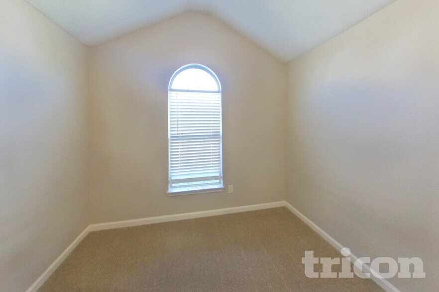 Building Photo - 1411 Pebble Ridge Ln