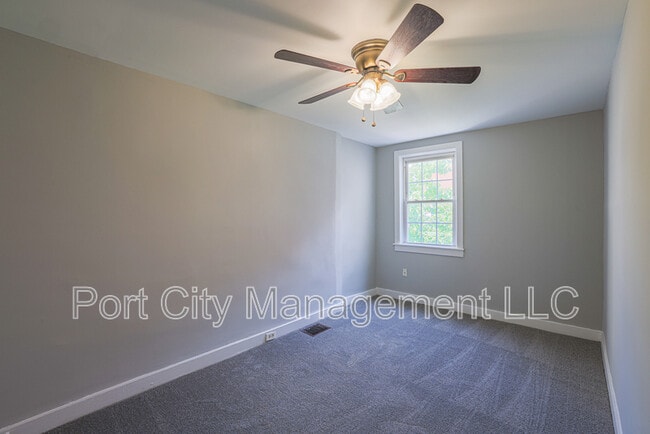 Building Photo - 1007 Baylis St