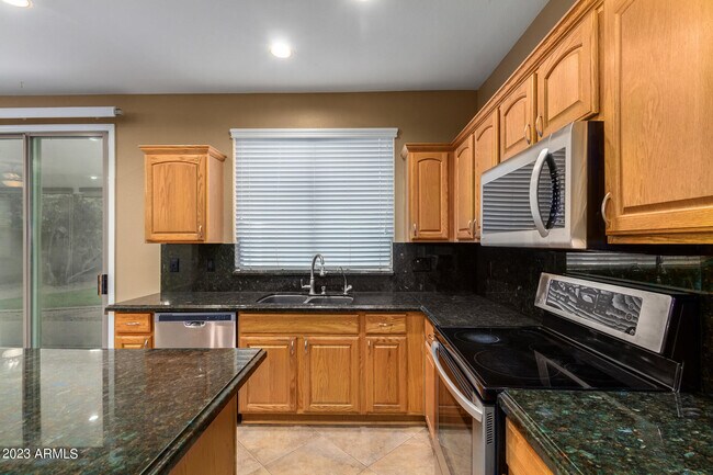 Building Photo - 363 W Myrtle Dr