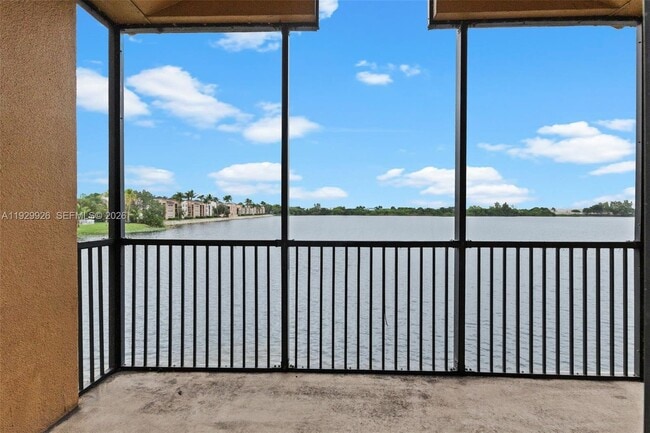 Building Photo - 15569 N Miami Lakeway