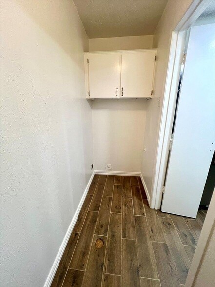 Building Photo - 4637 Country Creek Dr