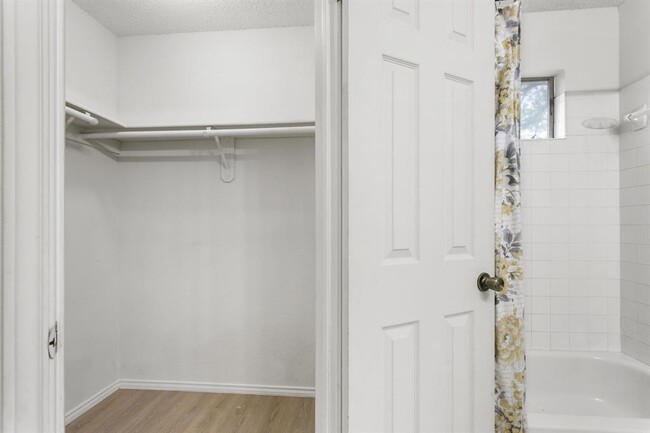 Building Photo - 1702 Spiderlily View