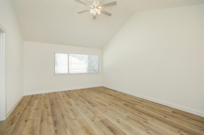Building Photo - 2050 Augusta Dr