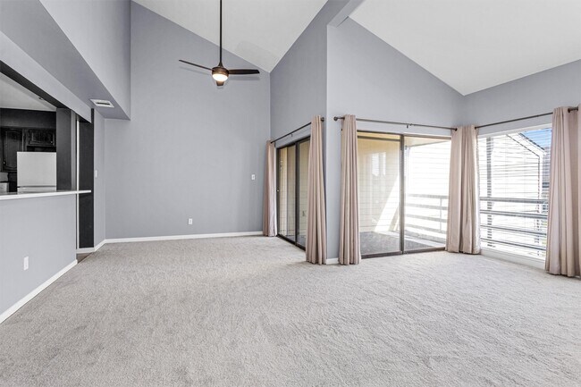 Building Photo - 50 April Point Dr S