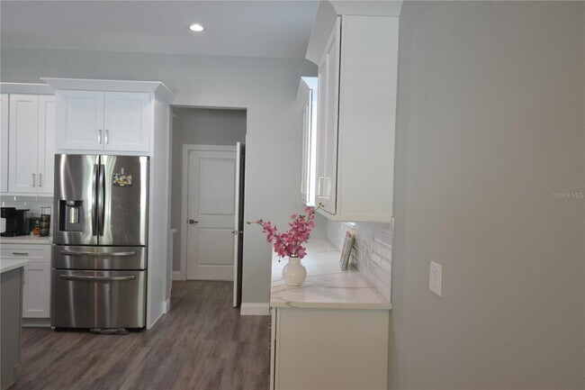 Building Photo - 281 Diogenes St