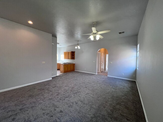 Building Photo - Townhome in Sky Ridge