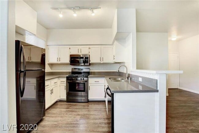 Building Photo - Gorgeous 2bedoom condo ready for immediate move-in!