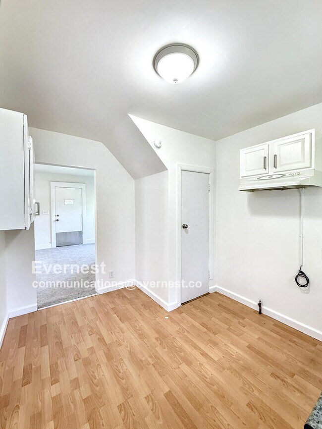 Building Photo - 1124 Vinal St